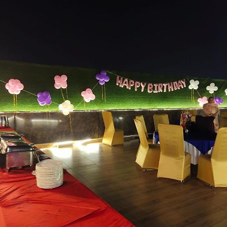 Airport Hotel Bollywood Paradise New Delhi Ngoại thất bức ảnh