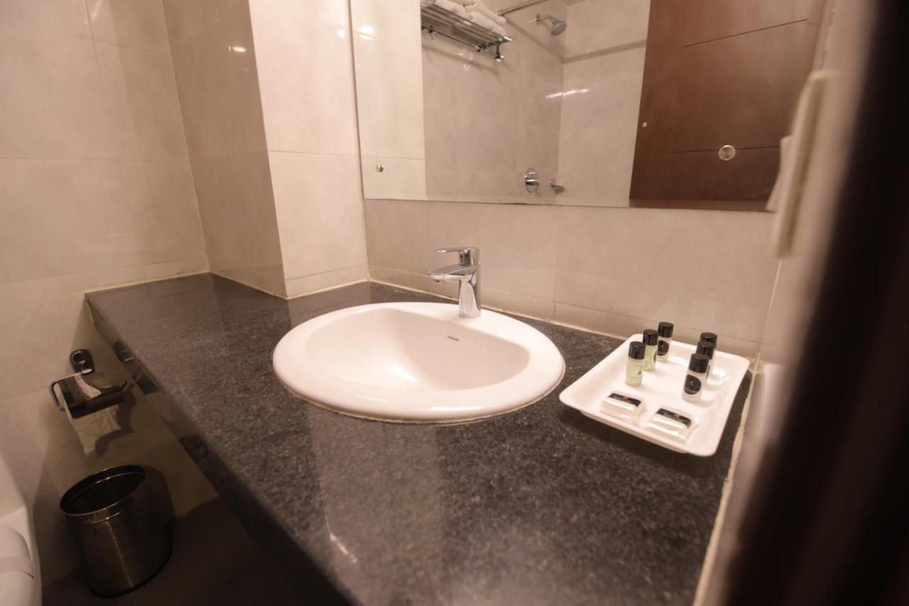 Airport Hotel Bollywood Paradise New Delhi Ngoại thất bức ảnh