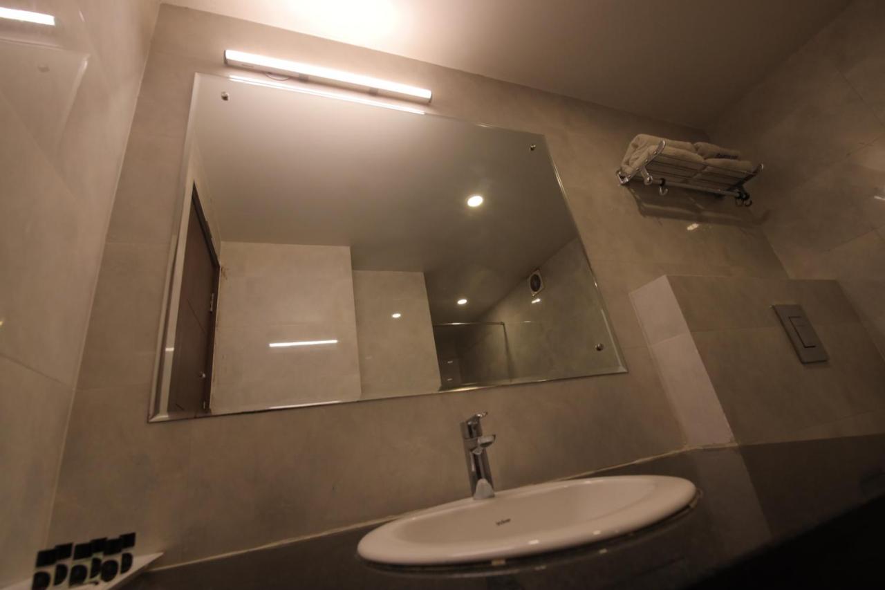 Airport Hotel Bollywood Paradise New Delhi Ngoại thất bức ảnh
